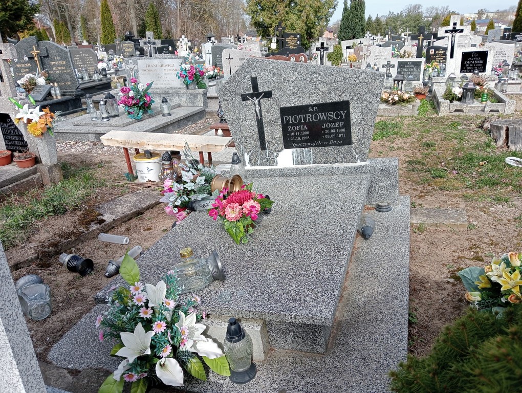 Grób Józef Piotrowski
