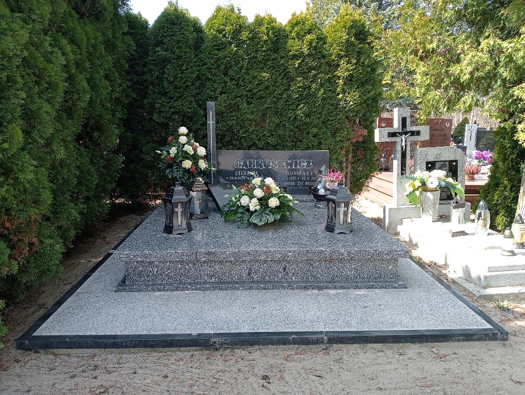 Grób Bonifacy Gabrusewicz