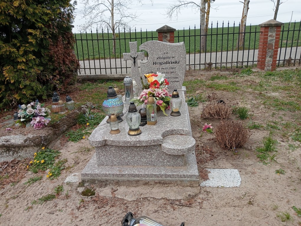 Grób Zbigniew Rogaliński