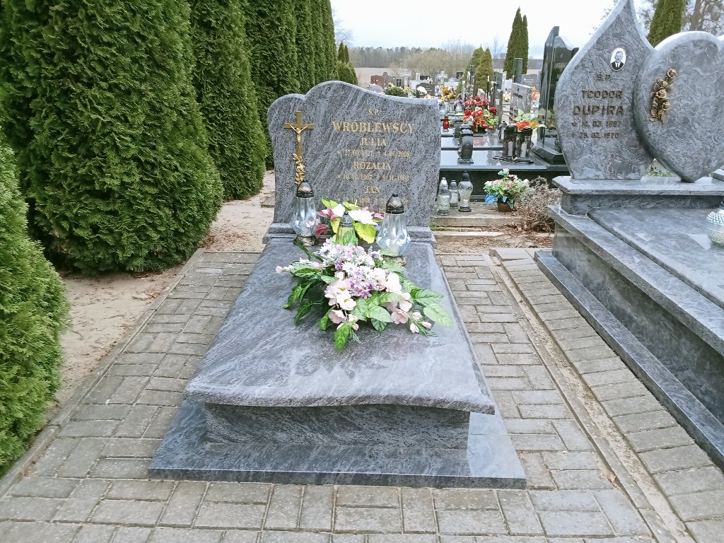 Grób Julia Wróblewska