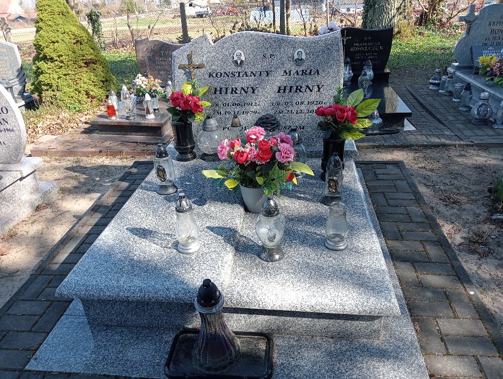 Grób Maria Hirny